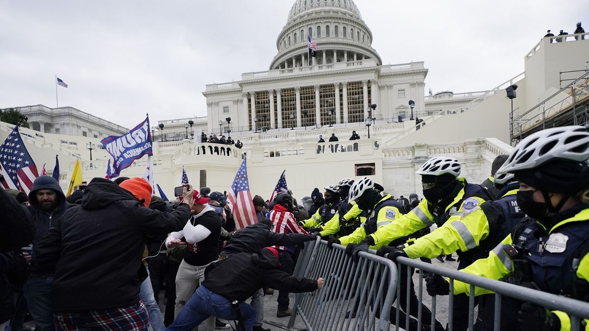 Demonstrace u Kapitolu nebyla spontánní, stáli  za ní lidé spojení s Trumpovou kampaní